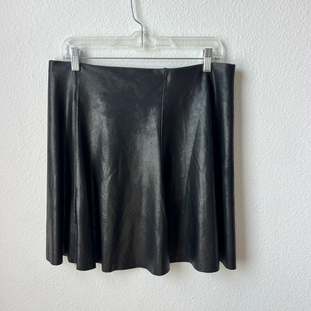 NWT Spanx Womens Black Faux Leather Flouncy Skater Mini Skirt Flared Size L - Picture 9 of 12